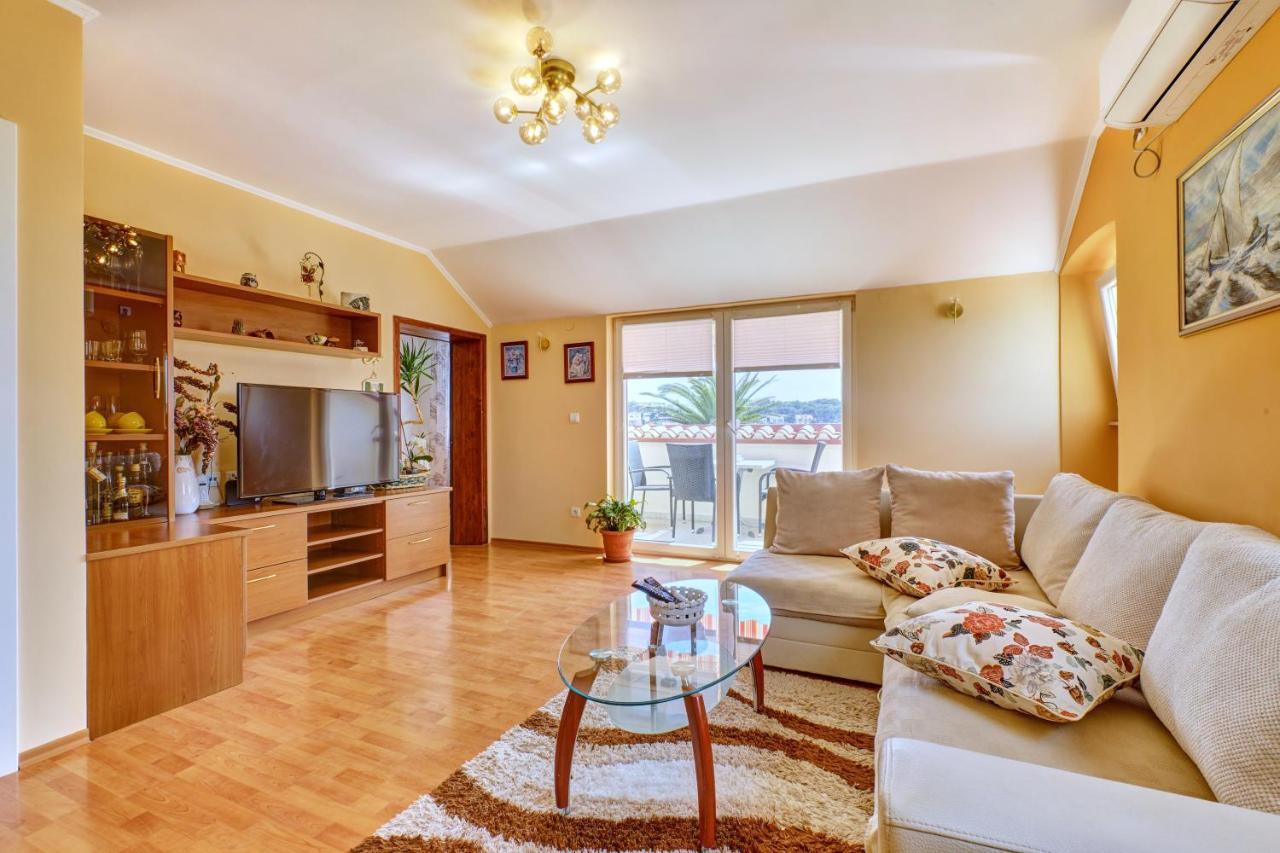 Apartment Dami Мали-Лошинь Экстерьер фото